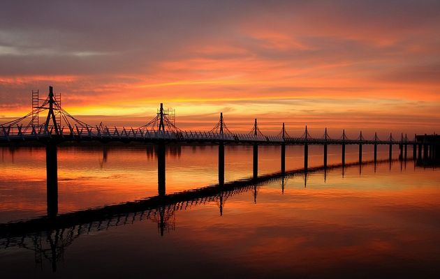 Zachód słońca nad molo
Dobrze mieć w kieszeni aparat na spacerze
Słowa kluczowe: zachód Wisłą molo