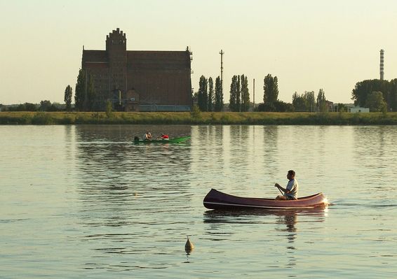 Wiślana rekreacja
Słowa kluczowe: canoe kajak Wisłą