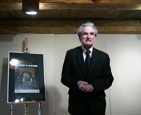 Prof. dr hab. Marian Pokropek to jedna z ikon polskiej etnografii.
Słowa kluczowe: Pokropek Spichlerz muzeum