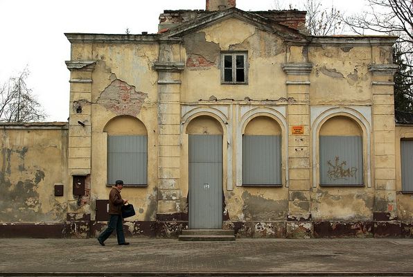 Stara piekarnia przy Kolegialnej
Dzisiaj możemy oglądać nową wersję tej ściany. Zdokumentowałem jej burzenie oraz powstawanie nowej.
Słowa kluczowe: Kolegialna piekarnia