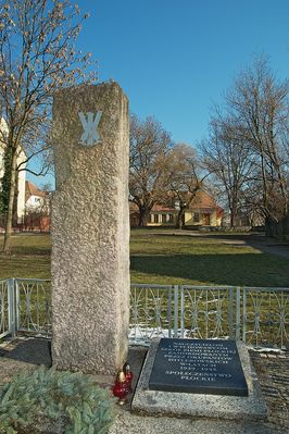 Nauczycielom
Okolice domu Broniewskiego
Słowa kluczowe: IIwojna pomnik