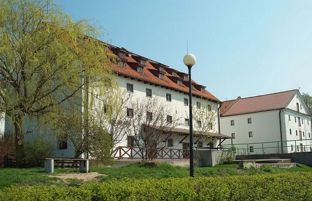 Spichlerz wiosną
Piękny, a tak mało znany przez płocczan zakątek i obiekt. Siedziba Działu Etnografii Muzeum Mazowieckiego w Płocku.
Słowa kluczowe: spichlerz wiosna