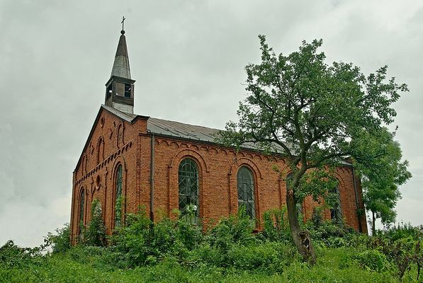 Zbór w Wiączeminie Polskim
Trochę inne ujęcie niż wrzuciłem poprzednio. Byłem tam dzisiaj (19.08.2010) - spodnie po kolana w błocie, buty mokre kompletnie i zabłocone :-) A przez sufit się leje (padał deszcz) :-(
Słowa kluczowe: Wiączemin zbór kościół Olendrzy