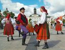 wystepy_zespolow_folklorystycznych_w_miescie.jpg