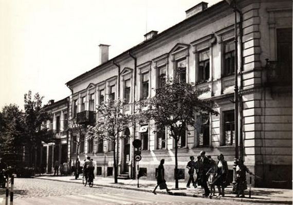 Dom Kultury przy ul. Tumskiej
początek lat 70-tych ?
Słowa kluczowe: Dom Koltury ul. Tumska