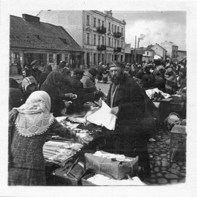 na płockim rynku
lata 30-te ?
Słowa kluczowe: rynek Płock