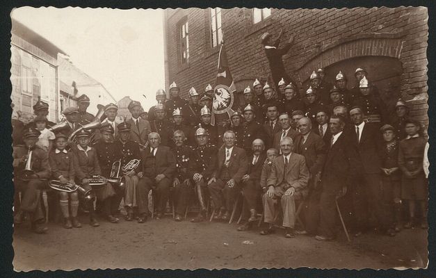 Towarzystwo Ogniowe w Bodzanowie - sierpień 1937
Uroczystości związane z ufundowaniem pierwszego sztandaru dla OSP w Bodzanowie.
Słowa kluczowe: Bodzanów, Bulkowo, Blichowo, Mąkolin, Miszewo