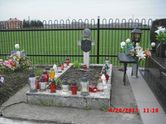 Mogiła Jana Kasztelana- żołnierza polskiego września na cmentarzu w Troszynie
