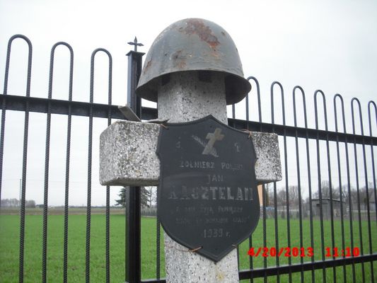 Mogiła Jana Kasztelana-żołnierza polskiego września na cmenarzu w Troszynie
