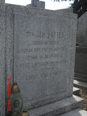 Grób Jan Bartoszewskiego , żołnierza Gwardii Ludowej na cmentarzu w Starej Białej
