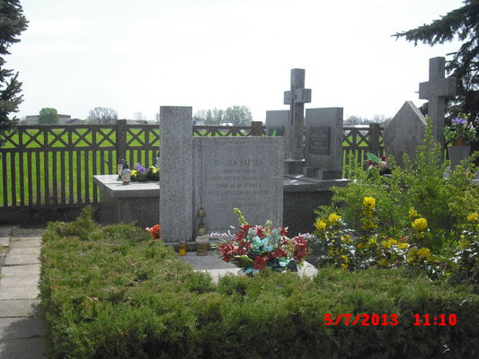 Grób Jana Bartoszewskiego ,żołnierza Gwardii Ludowej
