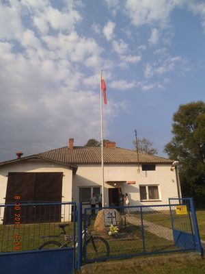 pomnik ,,Tym którzy oddali życie ojczyznie,, w Zaździerzu
