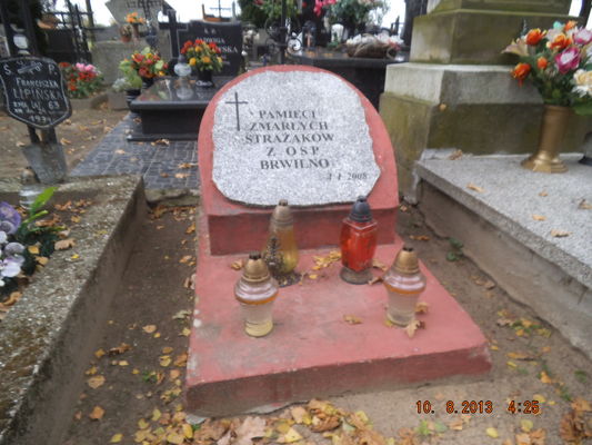 cmentarz w Brwilnie
pomnik strażakom OSP Brwilno 
