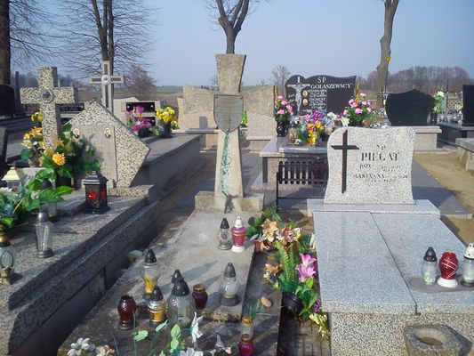 Daniszewo
Grób Stanisława Basiukiewicza, żołnierza AL, członka grupy zrzutowej.
