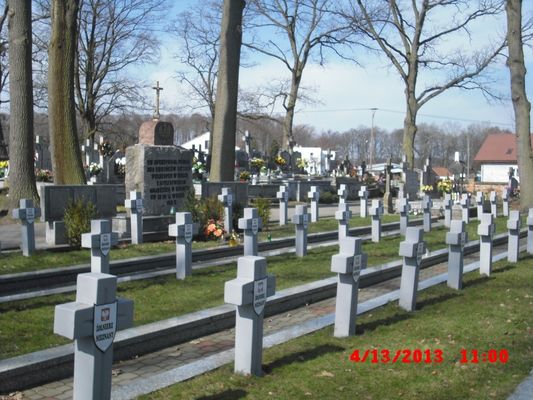 Kwatera polskich żołnierzy na dobrzykowskim cmentarzu
