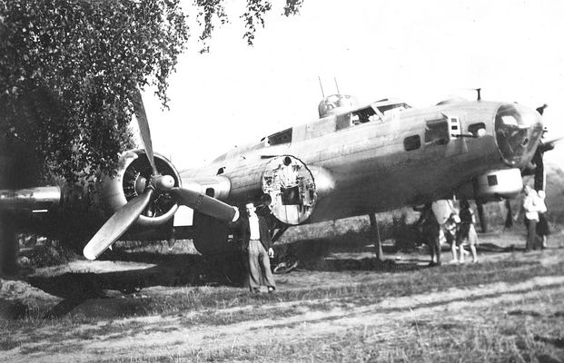 SUPERFORTECA B17 Nr 7445 Reczyn gmina Bodzanów
3 luty 1945
